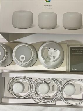 Google Nest Wifi AC2200 Mesh System Router and Add-On Points (two-pack) - Snow